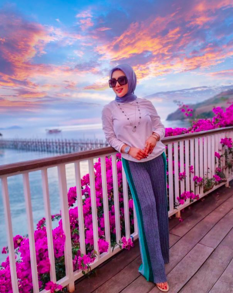 Screen Shot 2021 10 08 At 10 39 07 Ini 5 lima artis Indonesia terkaya yang memiliki harta ratusan miliar (foto: instagram)