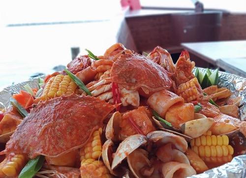 Aroma Laut, makan di atas kapal. (Foto: IG)