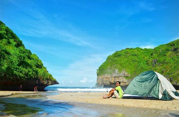 Pantai Greweng menjadi salah satu tempat camping di Jogja yang cocok untuk berlibur bersama keluarga. (Foto: IG/Pantai Greweng)