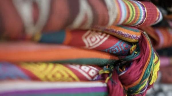 Rekomendasi oleh-oleh khas Sumatra Barat Rekomendasi oleh-oleh khas Sumatra Barat, Kain Songket (Antara)