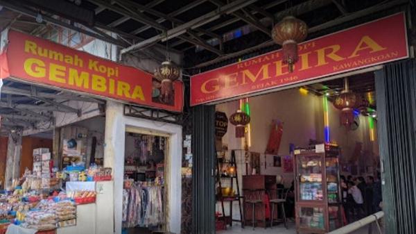 Tempat kuliner di Tomohon Sulawesi Utara salah satunya Rumah Kopi Gembira. (Foto: ist)