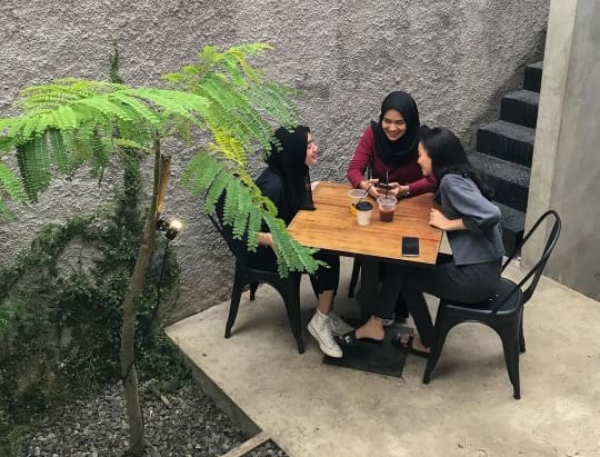 tempat nongkrong cilegon Serada Coffee, salah satu tempat nongkrong terdekat di Cilegon Banten yang asyik dan seru. Foto: IG Serada Coffee