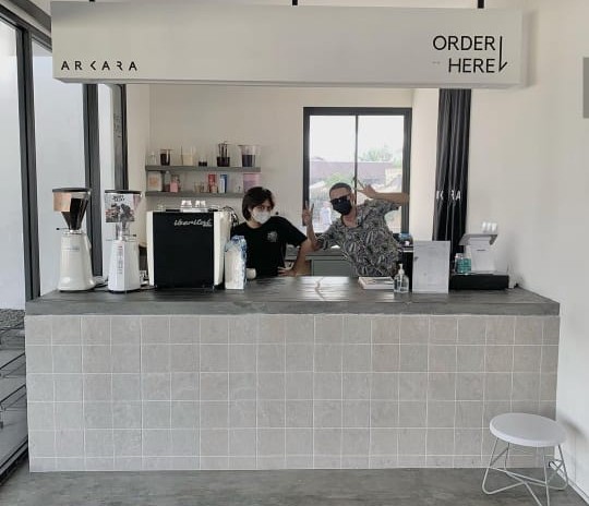 Arkara Social Cafe, salah satu tempat nongkrong terdekat di Cilegon Banten yang asyik dan seru. Foto: IG Arkara Social Cafe