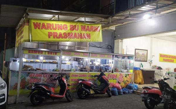 Warung prasmanan ini menjadi favorit mahasiswa. Sebab, selain enak harganya juga murah. (Foto: Okezone/Avirista Midaada).