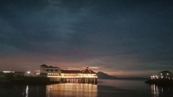 Tempat makan di Manado, Sulawesi Utara salah satunya Restoran Wisata Bahari. (Foto: ist)