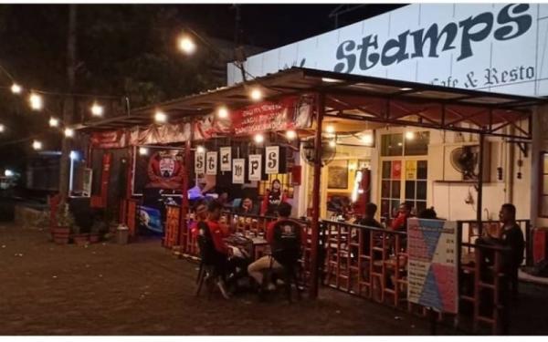 Tempat nongkrong terdekat di Palembang lainnya Stamp Cafe and Resto Palembang. (Foto: Instagram/@Stamps_caferesto)