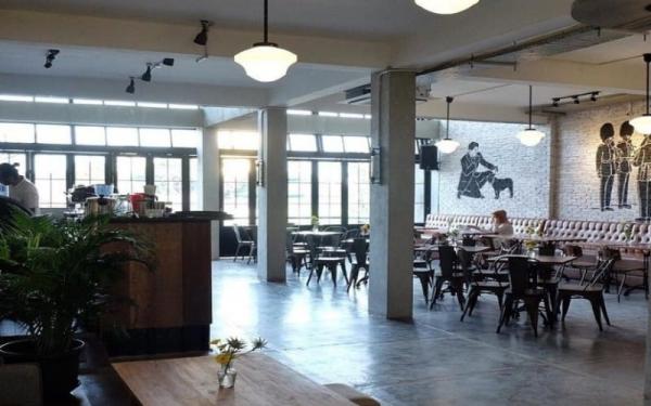 York Cafe menjadi pilihan tempat nongkrong terdekat di Palembang. (Foto: Instagram/@york.id)