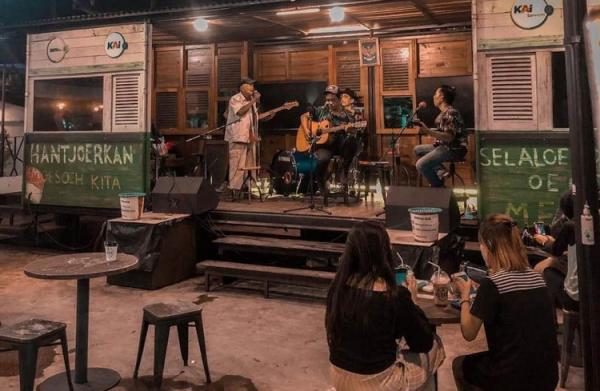 Loko Coffe Malioboro jadi tempat nongkrong terdekat di Jogja yang ada di Malioboro. (Foto: IG/LOko Coffe)