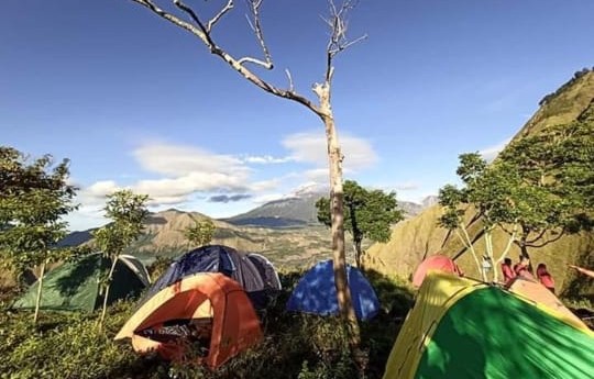 Bukit mantong, tempat camping di Lombok Timur NTB. Foto: IG Bukit Mantong