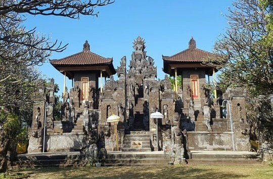 Pura Maduwe Karang, salah satu wisata di Buleleng Bali yang Instagramable. Foto: IG Aramaliaz