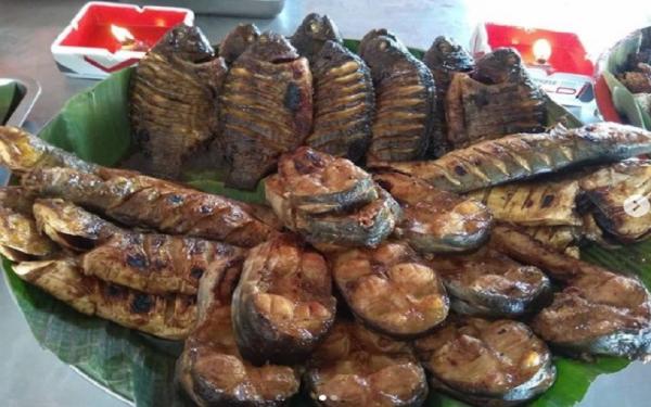 tempat kuliner di Banjarmasin Kalimantan Selatan, Ikan Bakar H Fauzan (Foto: Instagram/rm.fauzan.gatot)