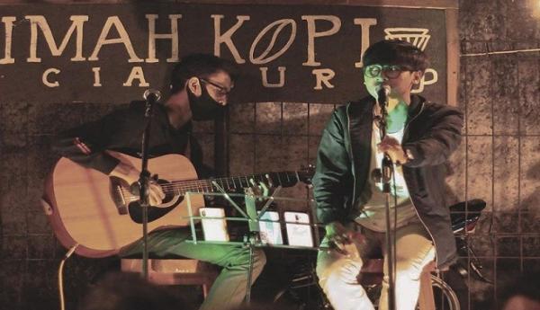 Imah Kopi Live music akan memanjakan telinga pengunjung ketika menikmati secangkir kopi di tempat ini. (Foto: Instagram/@imah.kopi.cianjur)