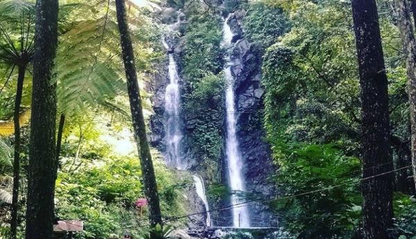 Tidak afdol rasanya jika tidak nyurug di Curug 7 Cilember, Bogor. Suasana pegunungan dengan air terjun indah sangat memanjakan mata dan pikiran. (Foto: Instagram/@curug7_cilember)