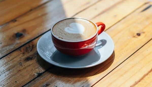 Elmera Cafe Mengusung tema semi indutrial bakal memberikan pengalaman naru ketika nongkrong di El'mera Cafe. (Foto: Instagram/@elmeracafe)