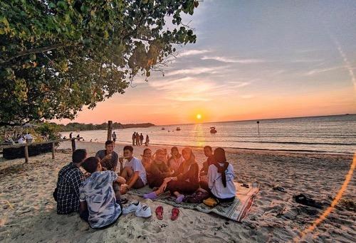 Tempat wisata di Jepara salah satunya Pantai Kampung Prau. (Foto: IG xbal.maulana)