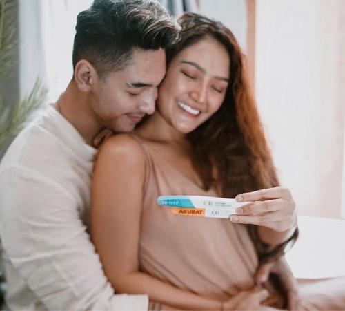 Siti Badriah bany bump Baby bump mulai terlihat.