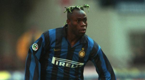 Taribo West Ada 5 pemain bola dengan gaya rambut tak lazim. Salah satunya Taribo West