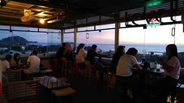 Tempat Ngopi di Sumatera Barat Level 8 Tempat Ngopi di Sumatera Barat, Level 8 Cafe & Lounge (Instagram/Level8padang)