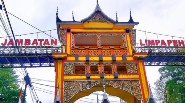 Tempat wisata di Bukittinggi, Jembatan Limpapeh (Dokumen/Ashadi Cahyadi)