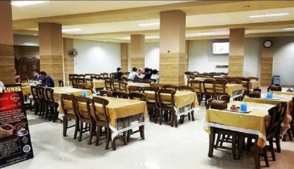 Karya Bahari Tempat ini cukup terkenal di kalangan wisatawan, karena terdapat berbagai menu olahan seafood yang lezat dan nikmat.(Foto: Instagram/rm_karyabahari)