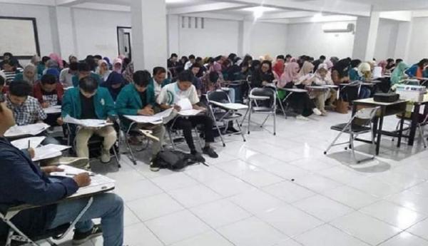 Kampus di Karawang ini merupakan anak cabang dari BBC Internasional di Tanah Abang Jakarta. (Foto: Instagram/@stiepertiwi_karawang)
