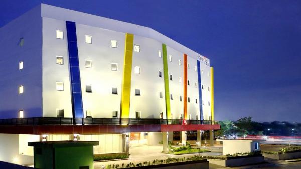 Berlokasi sangat dekat dan strategis dari pintu keluar Karawang Barat, hotel murah di Karawang ini menjadi buruan para pelancong. (Foto: amarishotel.com)