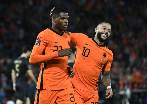 Belanda vs Gibraltar 6-0 Timnas Belanda pesta gol 6-0 atas Gibraltar dalam lanjutan fase Grup G Kualifikasi Piala Dunia 2022. Memphis Depay tampil menggila. (foto: REUTERS).