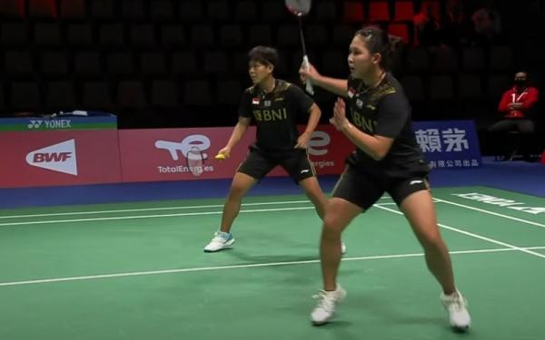 Ganda putri Indonesia, Siti Fadia/Ribka Sugiarto Ganda putri Indonesia, Siti Fadia/Ribka Sugiarto melawan pasangan Jepang, Mayu Matsumoto/Nami Matsuyama dalam laga Grup A Piala Uber 2020 di Ceres Arena, Aarhus, Selasa (12/10/2021). (Foto: Youtube/BWF)