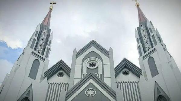 Tempat Ibadah di Samarinda Kalimantan Timur, Gereja Katedral Santa Maria Penolong Abadi Paroki Katedral Samarinda (Foto: Instagran v_vinsensius)