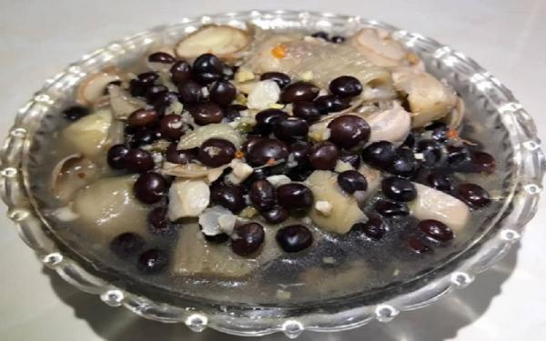 Jukut undis Jukut Undis, kuliner khas Bali yang terbuat dari kacang hitam. (Foto: Instagram @ledoknusa_)