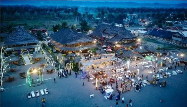    Kampung Turis Pangandaran menjadi salah satu tempat kuliner di Pangandaran Jawa Barat dengan menawarkan nuansa seperti di Jimbaran Bali. (Foto: Instagram/@mypangandaran)