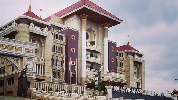 Tempat Ibadah di Samarinda Kalimantan Timur, Maha Vihara Sejahtera Maitreya Samarinda atau Buddhist Center. (Foto: Instagram oktoritakusuma)