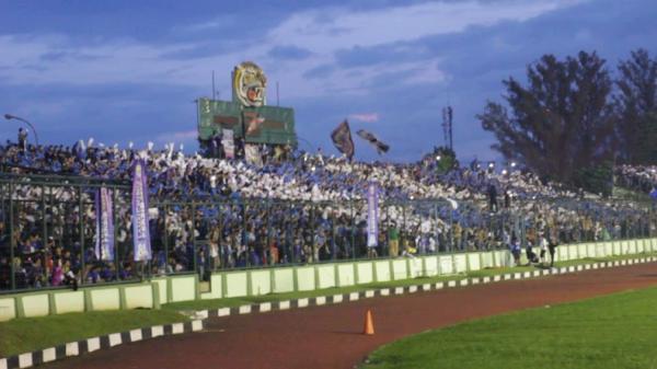 STADION SILIWANGI Stadion Siliwangi jadi saksi lahirnya legenda sepak bola di Jawa Barat. (Foto: YouTube)
