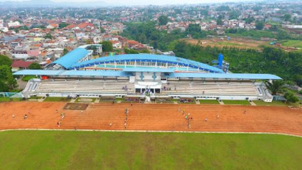 STADION UPI Stadion UPI, meski di dalam kawasan Kampus UPI Bandung, tapi terbuka untuk umum. (Foto: pusatolahraga.upi.edu)