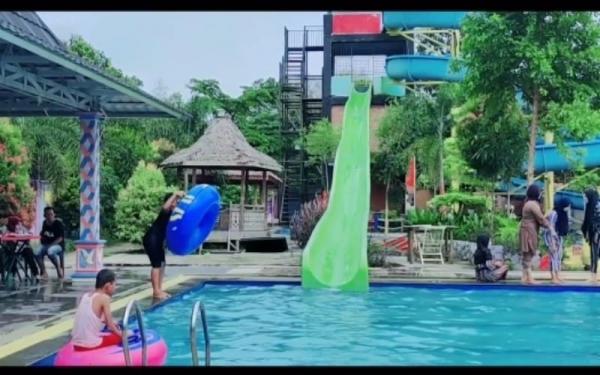 Terraz Water Park, salah satu kolam renang terdekat di Sumatera Selatan yang jadi pilihan terletak di Tanjung Batu, Ogan Ilir. (Foto: Instagram/@terrazwaterpark)
