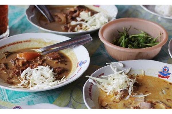 Warung Tongseng Sudi Moro berada di Jalan Sudirman No 59 B, Bantul.  Menu andalannya adalah tingseng ayam dan gulai ayam. (Foto : Ist)