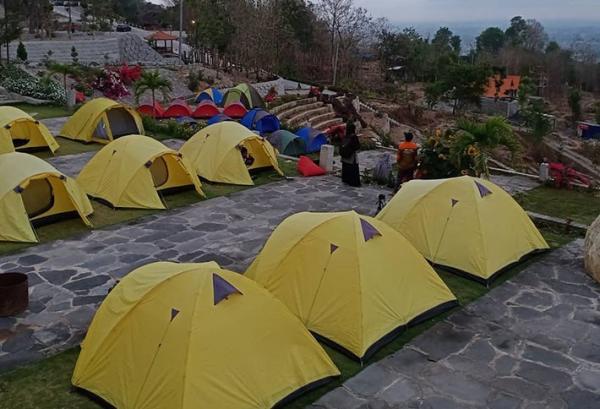 Watu Tapak Camp Hill Watu Tapak Camp Hill menjadi salah satu tempat camping di Sleman. (Foto: IG/Watu tapak)