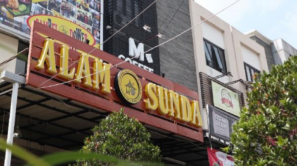 Rumah makan Alam Sunda, satu dari beberapa tempat bersantap legendaris di Cianjur. (Foto/alamsunda.inspera.co.id)