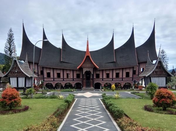 Taman Budaya Sumatera Barat Salah satu rumah adat Minang di Taman Budaya Sumatera Barat. (Foto: Istimewa)