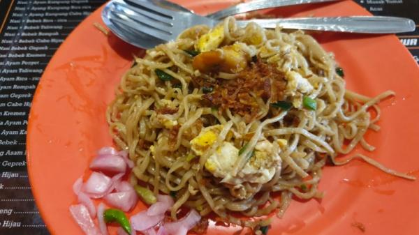 Tempat makan di Bireun Aceh, Mie Pangsit Apilin (Dokumen/Reinnuer Amin)