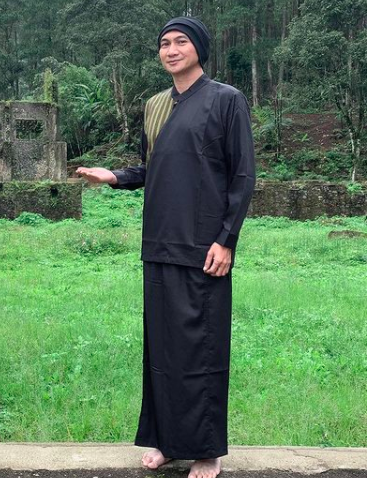 Vokalis atau pentolan sebuah band papan atas ini pernah tersandung kasus dan berakhir dipenjara. (foto: Instagram)