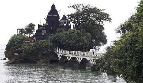 amarta jati Pura Amerta Jati di Malang ini mirip di tanah lot Bali. (tripadvisor).