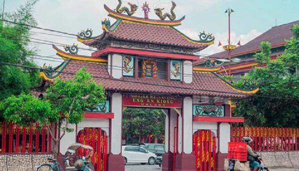 Eng An Kiong Klenteng Eng An Kiong Malang ini menarik dikunjungi jika Anda jalan-jalan ke Kota Malang. (blogtiket).