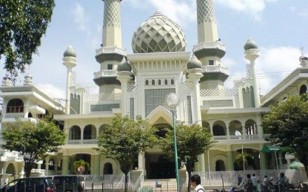 masjid agung malang Masjid Agung Jami` Kota Malang terlihat dari depan. (wikipedia).