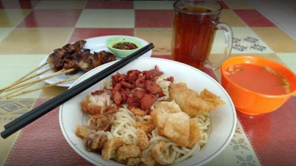 Tempat makan di Samarinda Kalimantan Timur salah satunya Mochan Mie Pangsit. (Foto: ist)