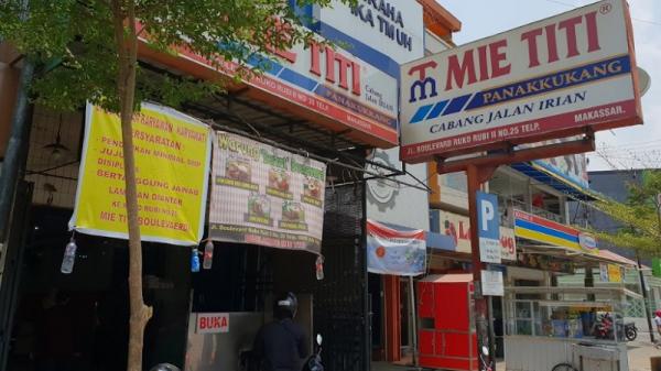Tempat kuliner Mie Titi Makassar. (Foto: Istimewa).