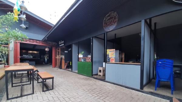 Tempat makan di Merauke Foodland. (Foto: Istimewa).