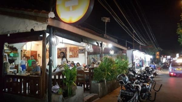 Tempat makan di Badung Bali salah satunya Warung Murah Double Six. (Foto: Ist)