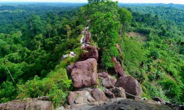 Batu Dinding Obyek wisata Batu Dinding di Mahakam Ulu, Kalimantan Timur. (Foto: Istimewa)