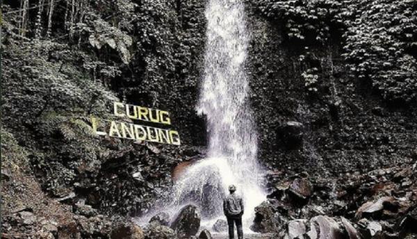  Sejak tempat wisata di Kuningan Jawa Barat ini resmi dibuka, tak pernah sepi dari wisatawan yang berkunjung ke Curug Landung (Foto: Instagram/@denuryana)